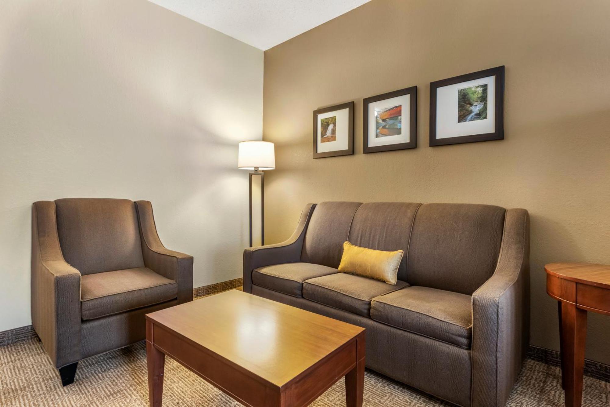 Comfort Inn & Suites Streetsboro - Kent Екстериор снимка